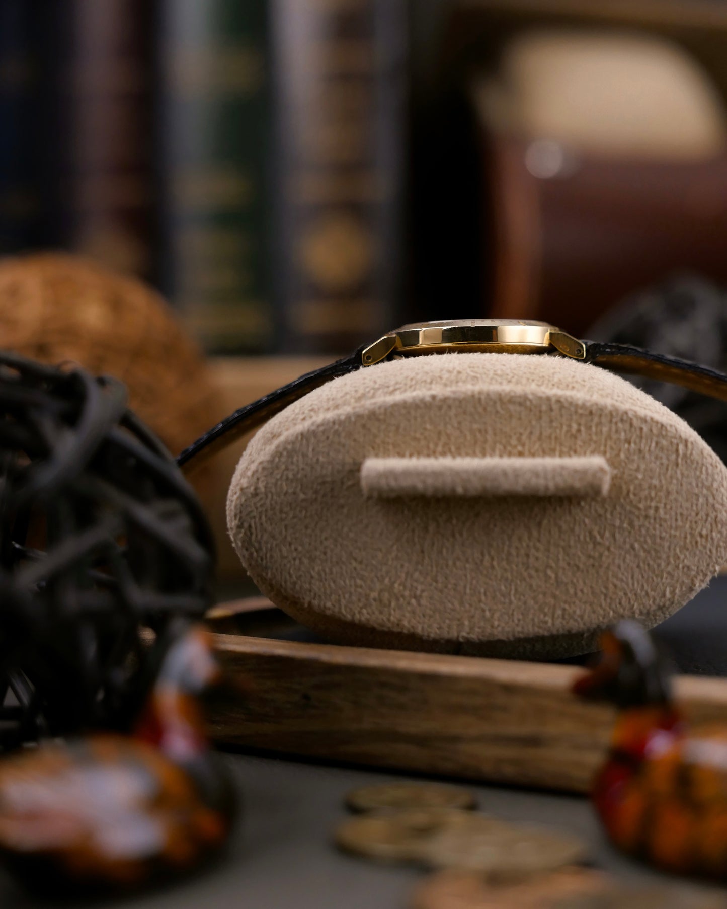 Rolex Cellini Horizontal Oval 18K Yellow Gold Ref. 4083 (Circa 1976)