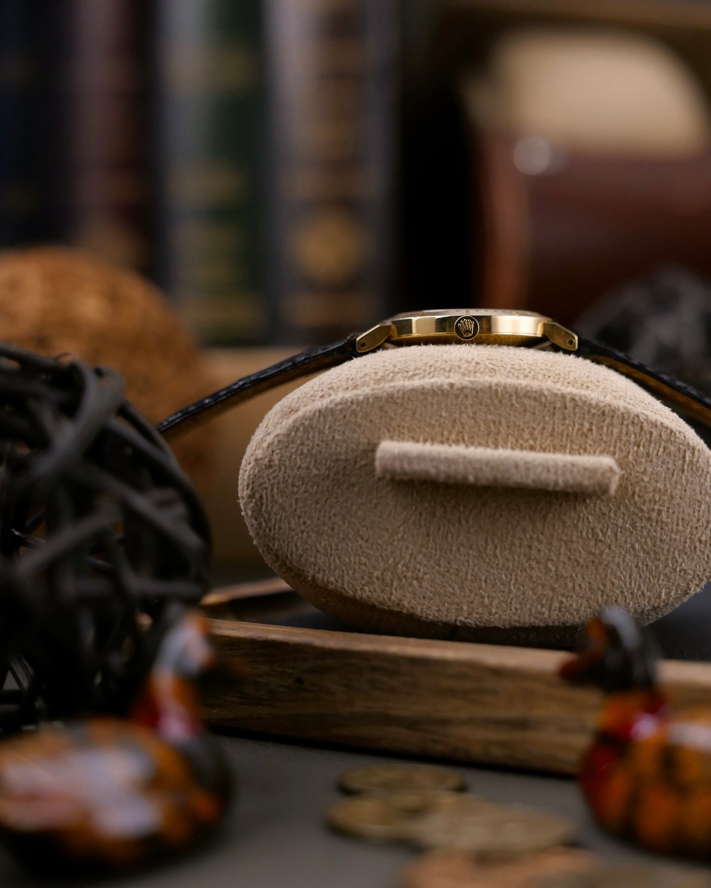 Rolex Cellini Horizontal Oval 18K Yellow Gold Ref. 4083 (Circa 1976)