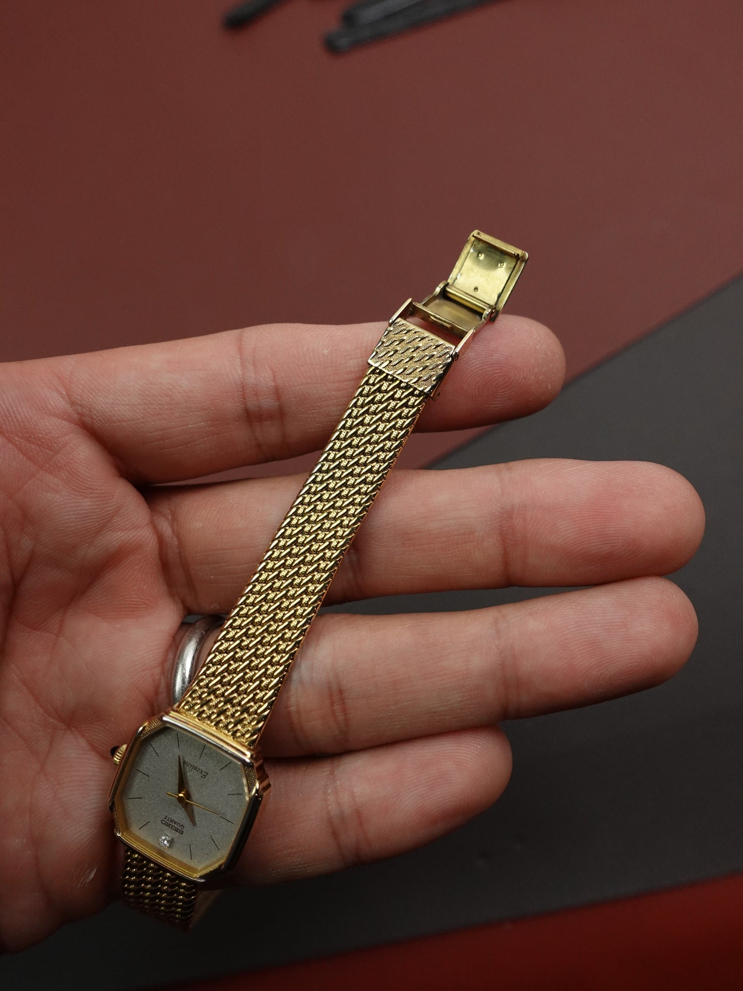 Seiko Exceline Gold integrated bracelet (grey dial) 1221-5080