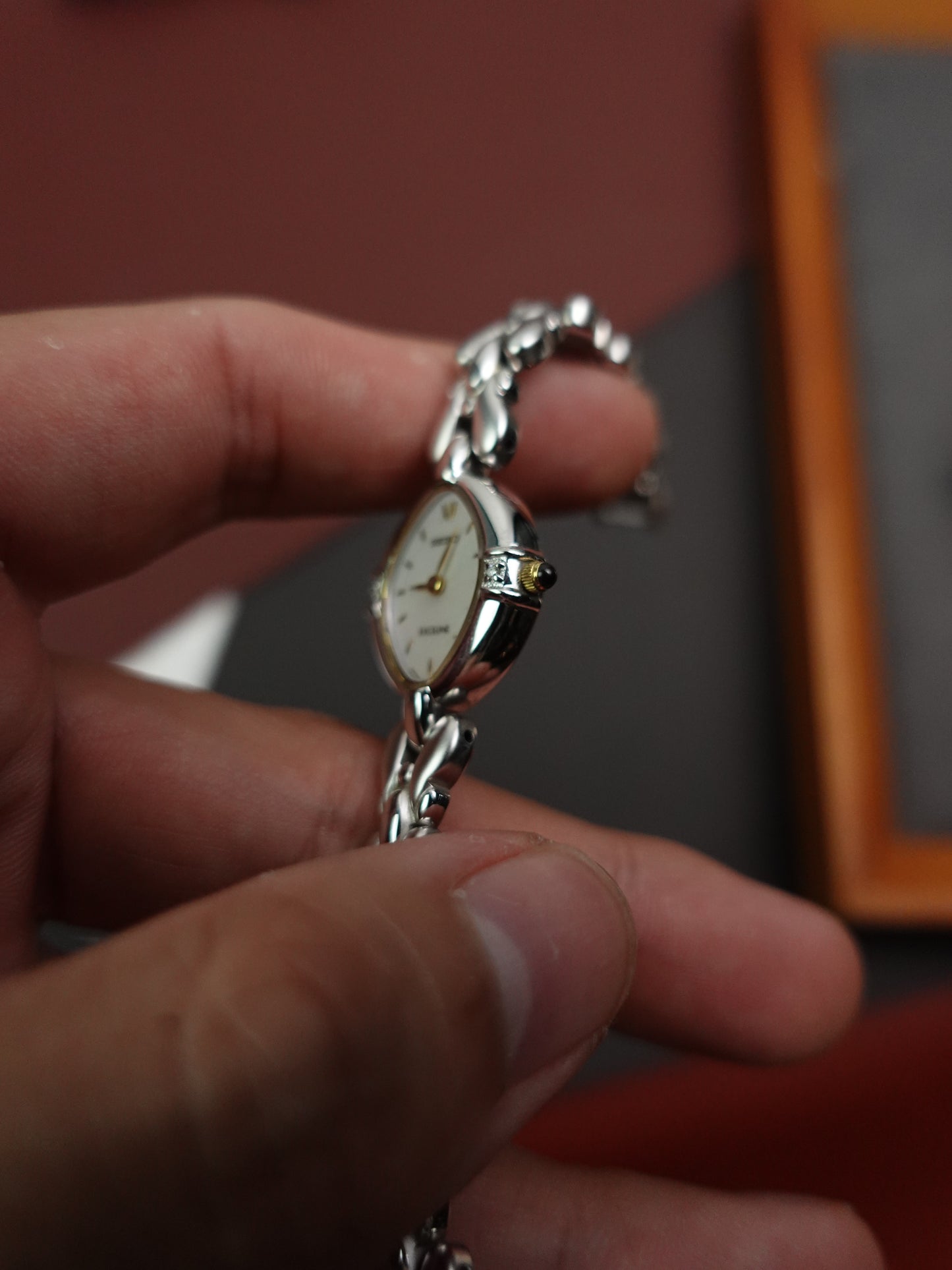 Seiko Exceline Mother of Pearl dial Tear-drop Bracelet 1F20-2J50