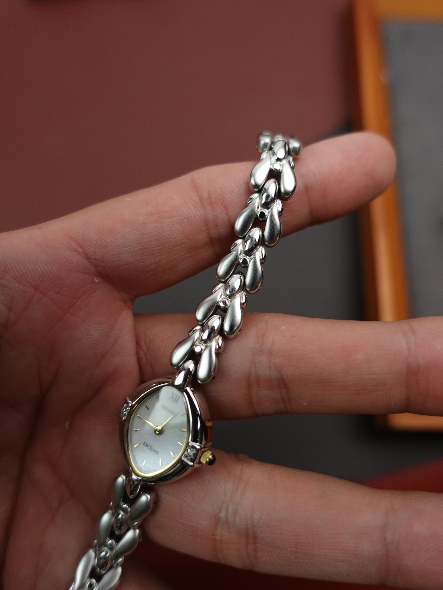 Seiko Exceline Mother of Pearl dial Tear-drop Bracelet 1F20-2J50