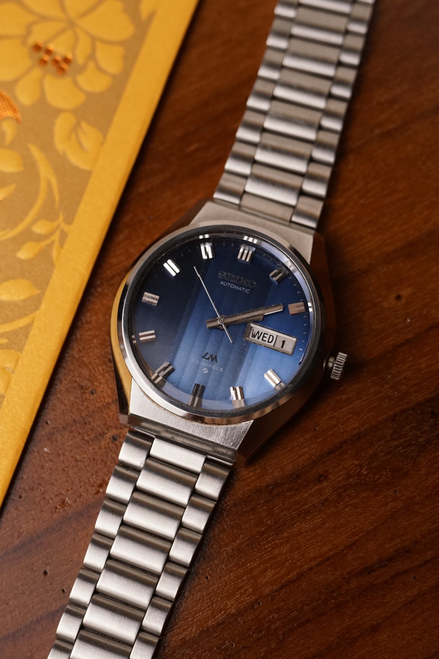 Seiko Lord Matic LM Gradient Dial with Faceted Glass 5606-8061 Circa. 1975
