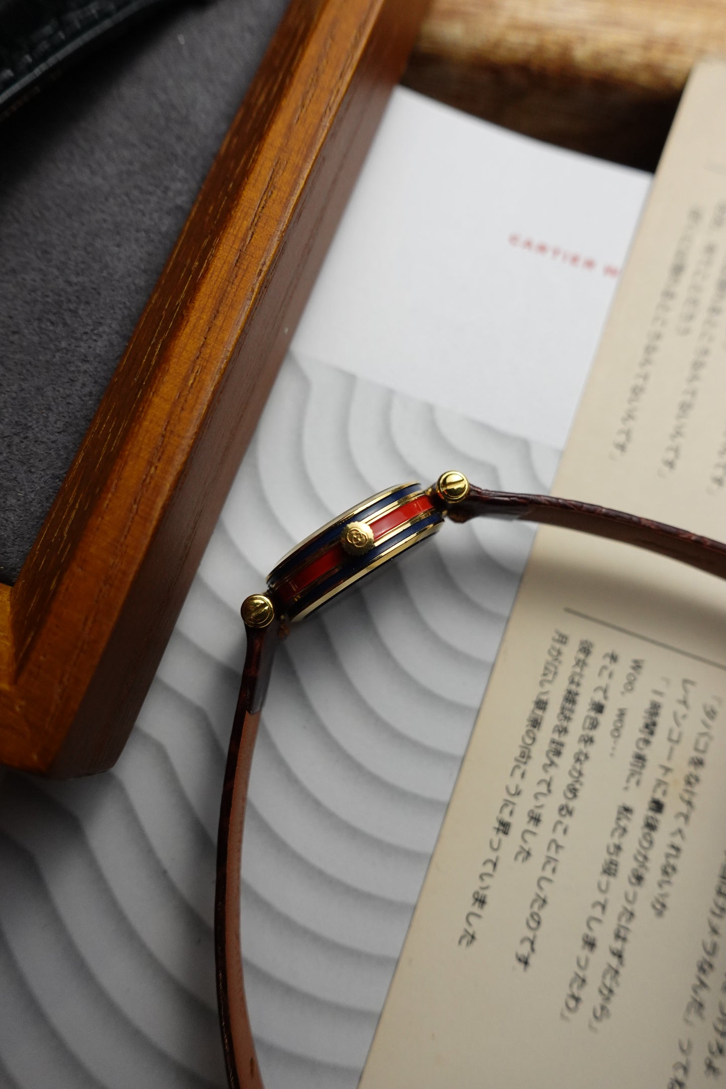 Gucci Classic T-Lugs ladies roman numeral swiss made