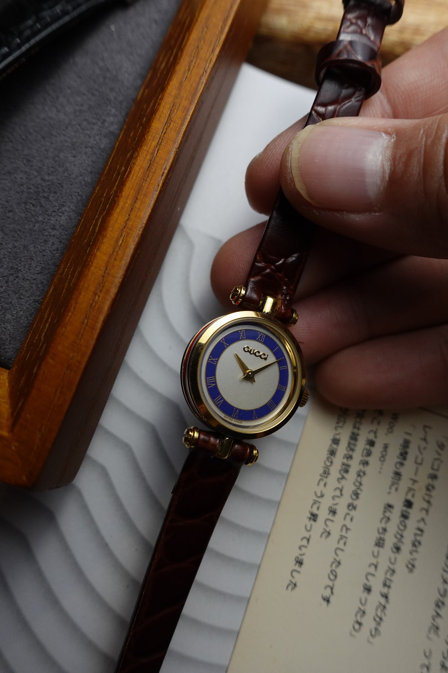 Gucci Classic T-Lugs ladies roman numeral swiss made