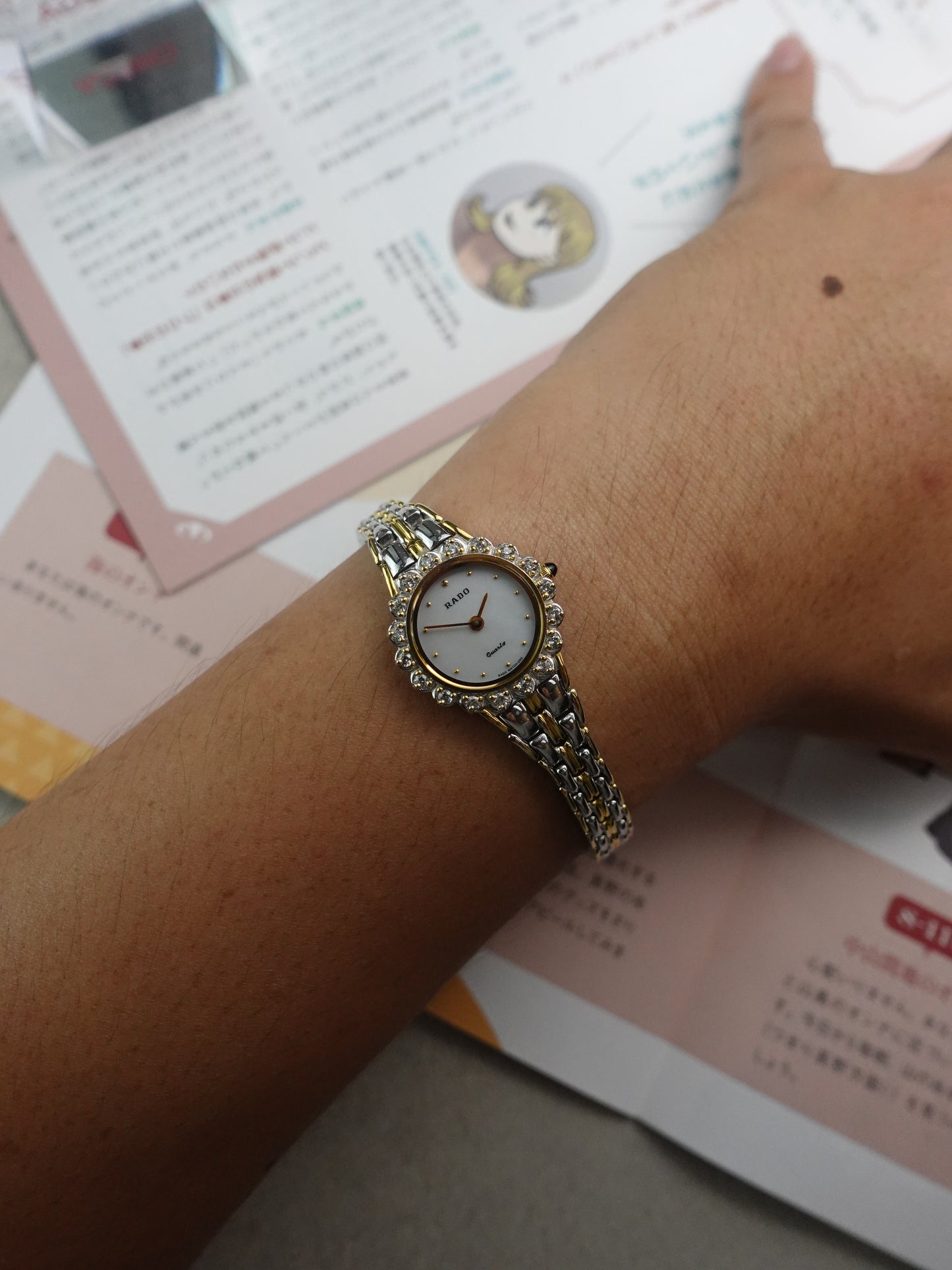 Rado Quartz Art deco mother of pearl dial with floral diamond bezel