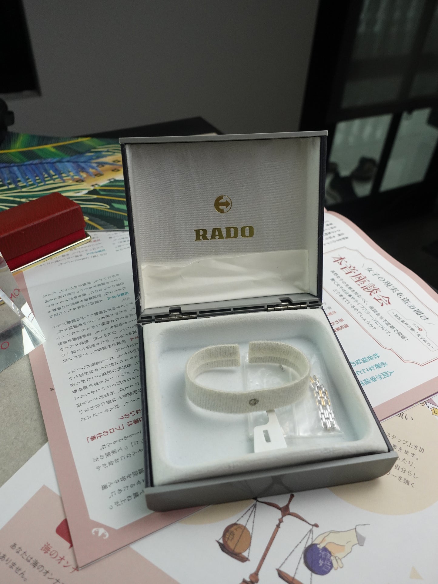 Rado Quartz Art deco mother of pearl dial with floral diamond bezel