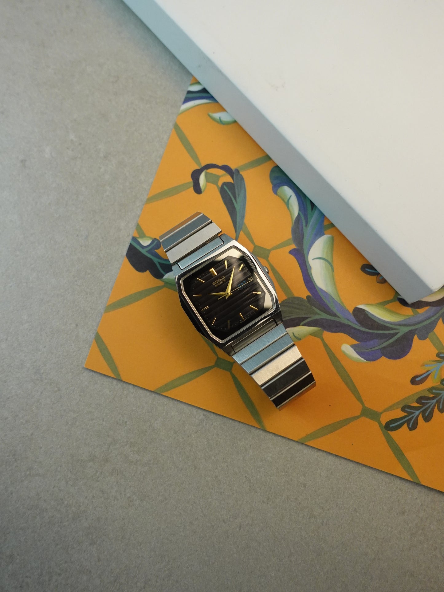 Seiko Quartz TV case with original seiko bracelet