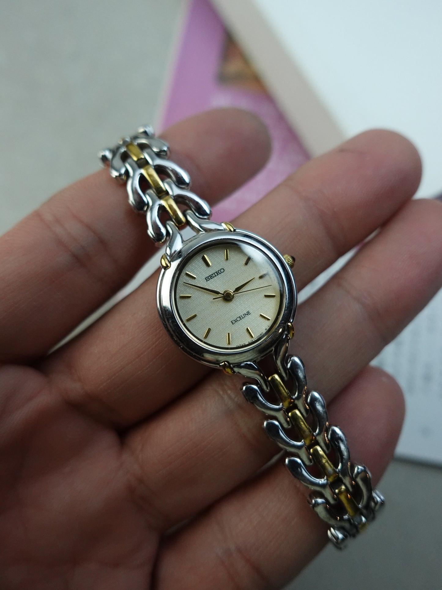Ladies Seiko Exceline with unique 2tone arrowhead bracelet