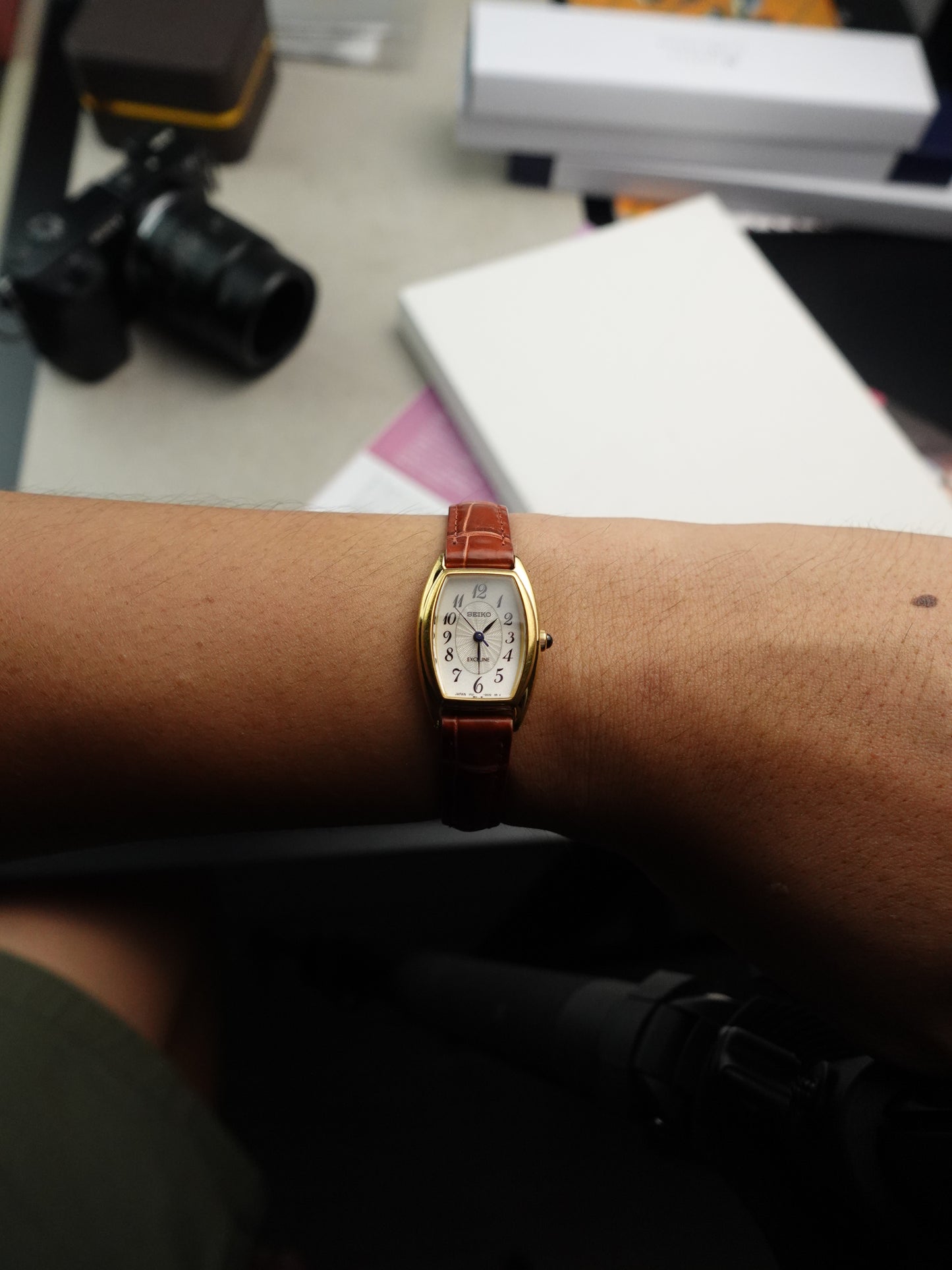 Ladies Seiko Exceline Guilloche Dial with arabic numeral
