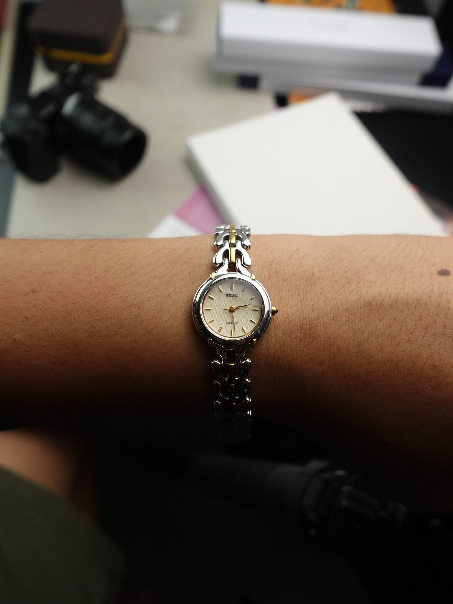 Ladies Seiko Exceline with unique 2tone arrowhead bracelet