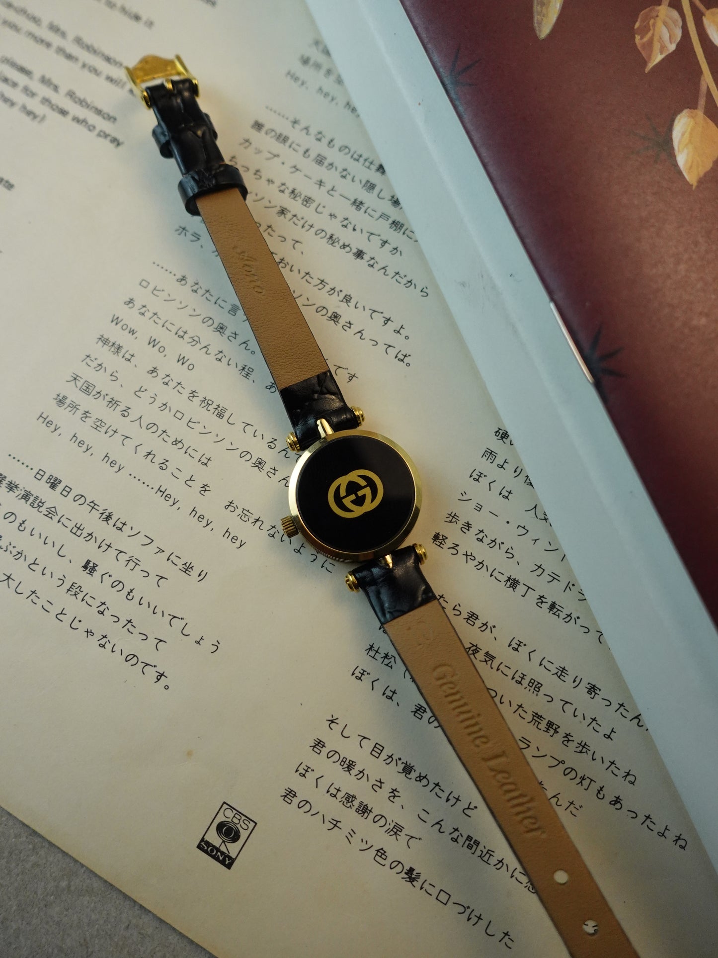 Gucci Classic T-Lugs ladies roman numeral swiss made