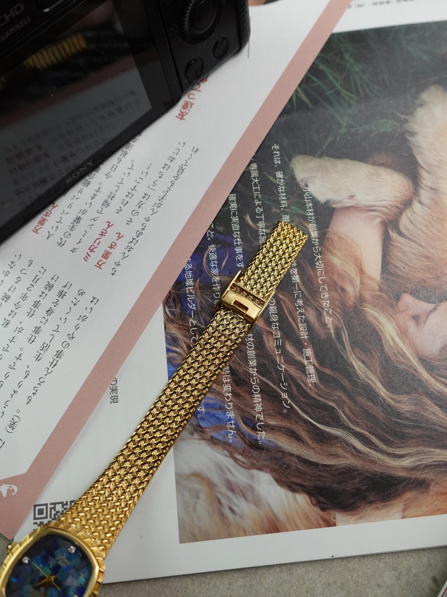 Ladies Montres Collection Opal Dial swiss made Gold