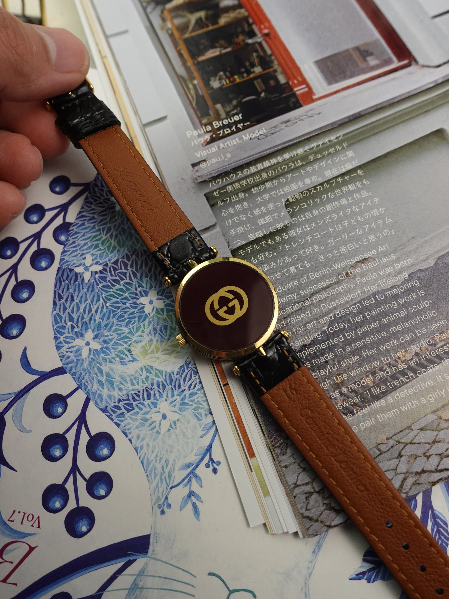 Large Size Gucci Classic T-lugs ladies Red sector dial with roman numeral