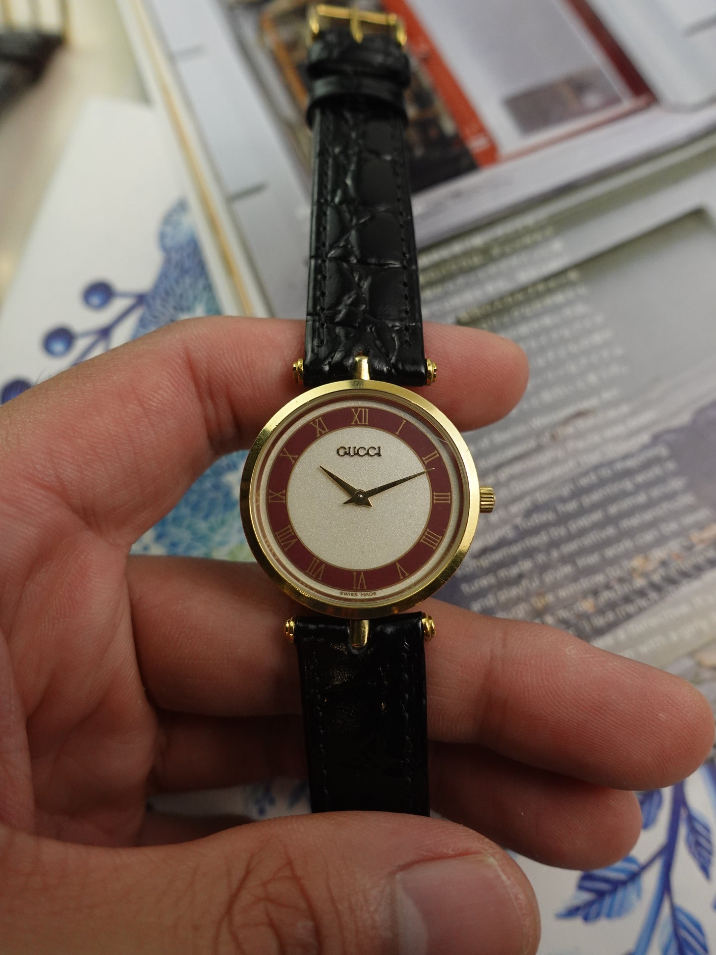 Large Size Gucci Classic T-lugs ladies Red sector dial with roman numeral
