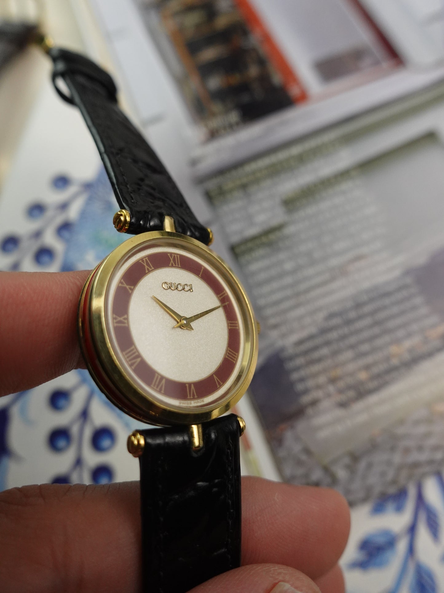 Large Size Gucci Classic T-lugs ladies Red sector dial with roman numeral