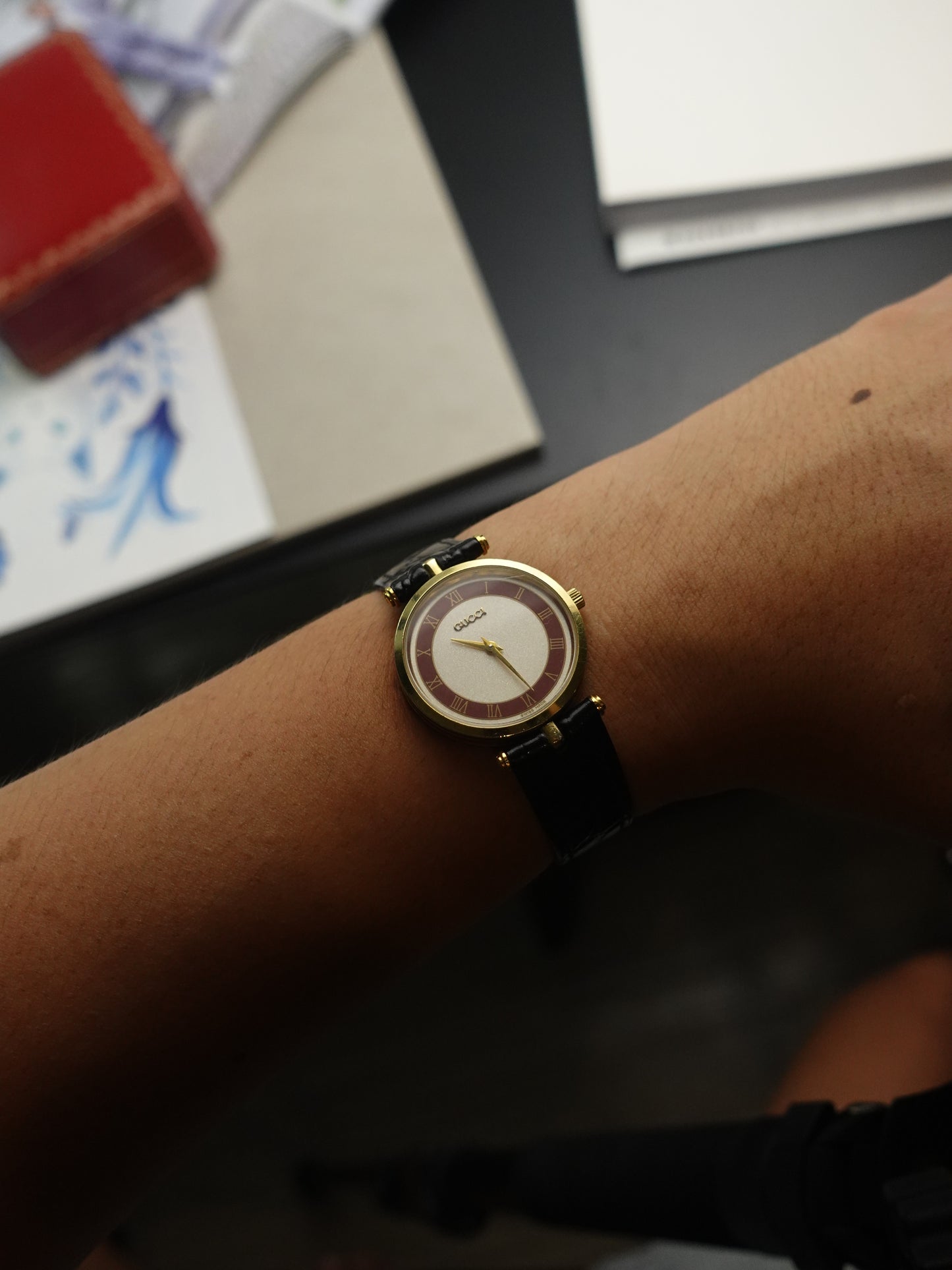 Large Size Gucci Classic T-lugs ladies Red sector dial with roman numeral