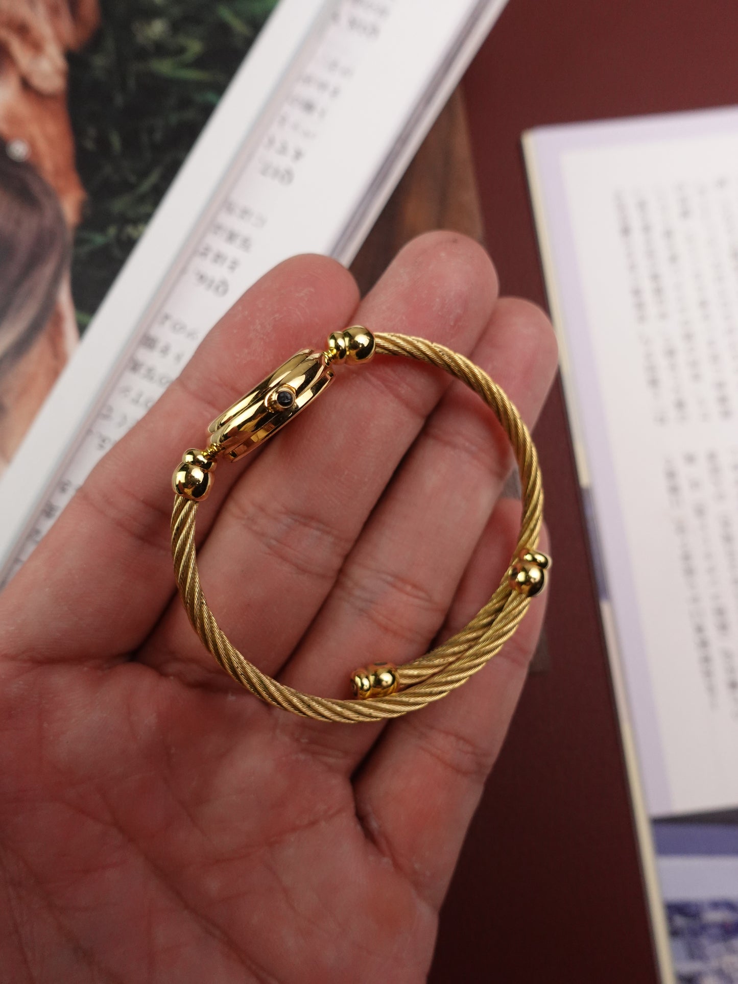 Gucci Weave Bangle Mother of Pearl Quartz