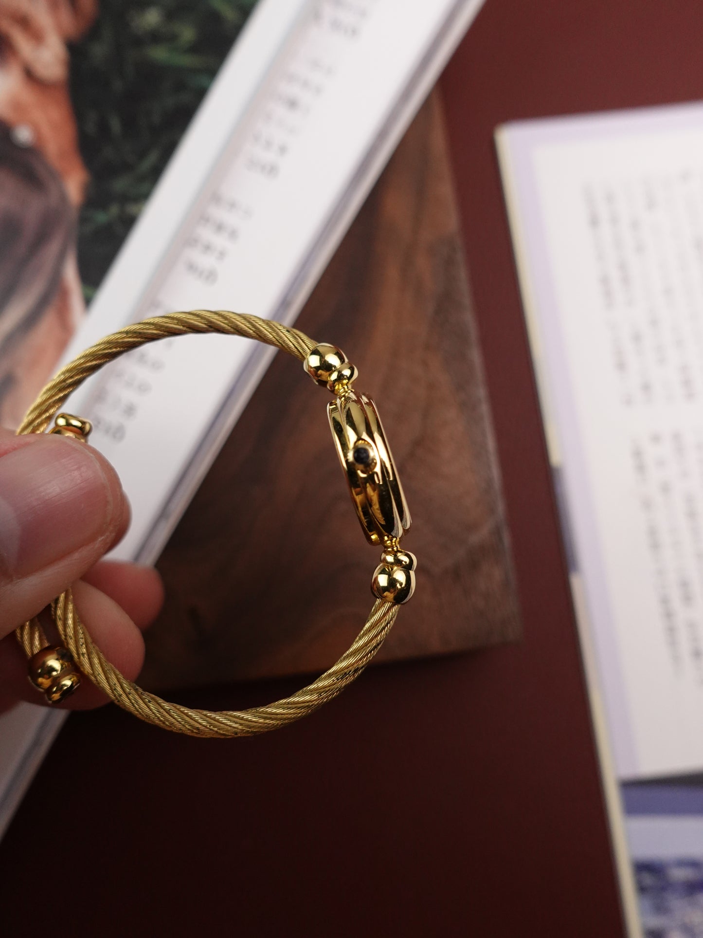 Gucci Weave Bangle Mother of Pearl Quartz