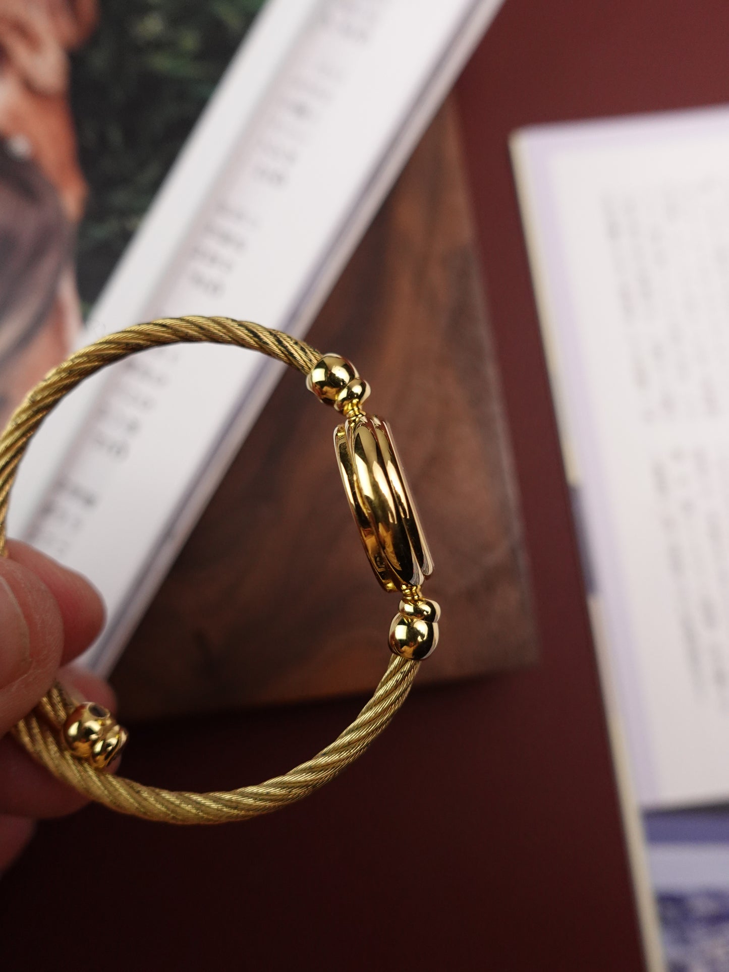 Gucci Weave Bangle Mother of Pearl Quartz