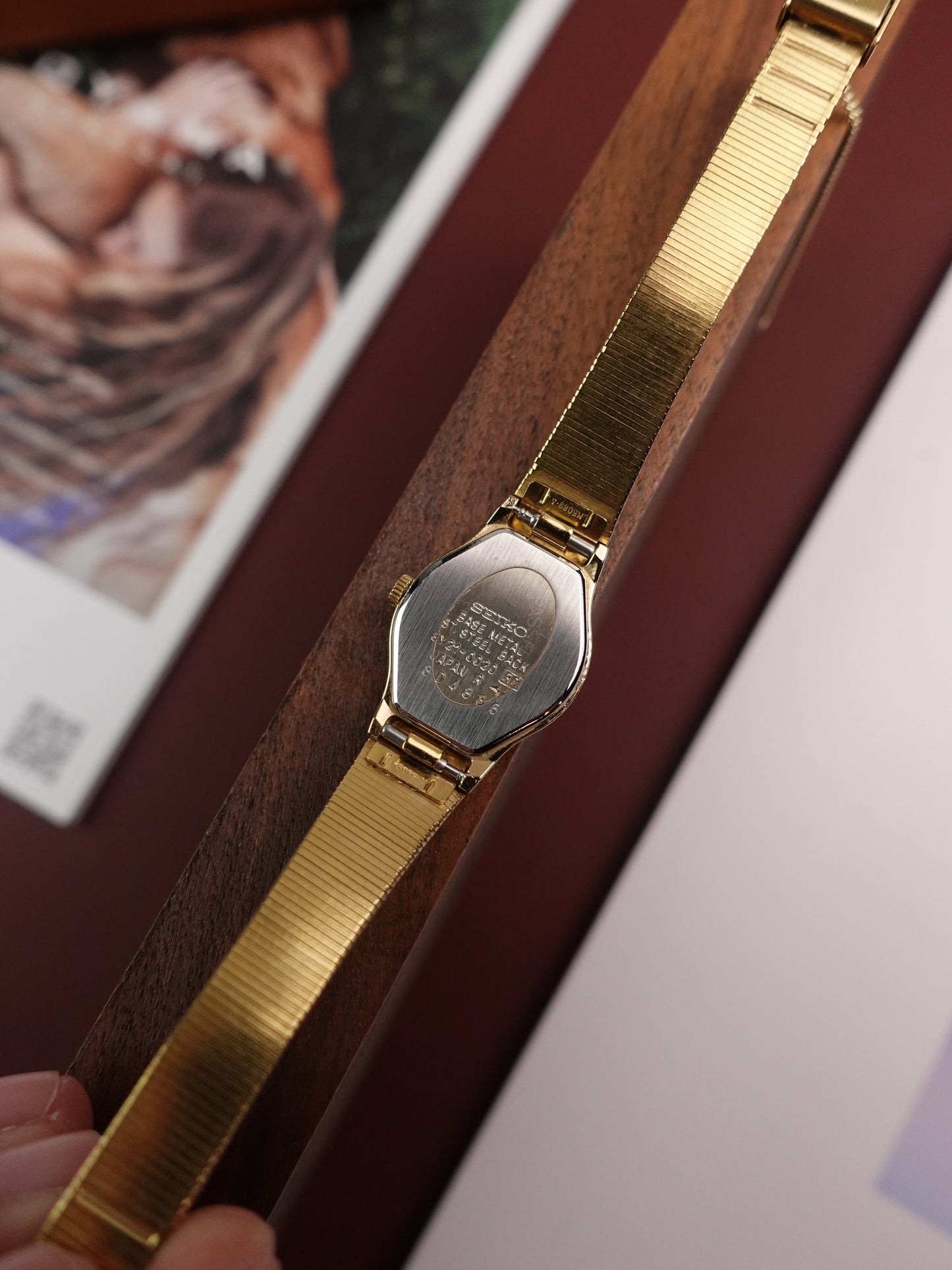 Ladies Seiko 8Y21-0020 with Hammered Case in Gold