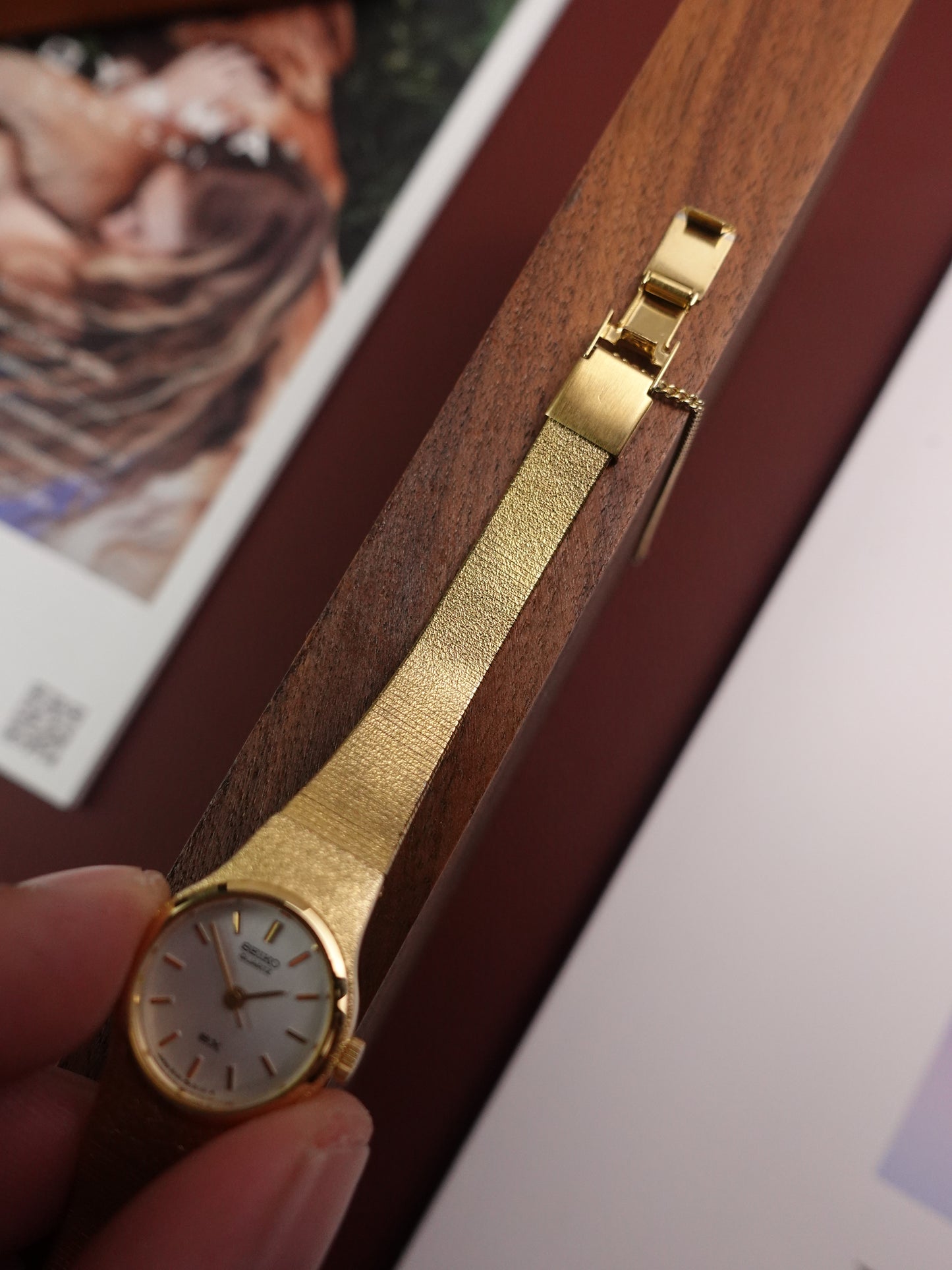 Ladies Seiko 8Y21-0020 with Hammered Case in Gold