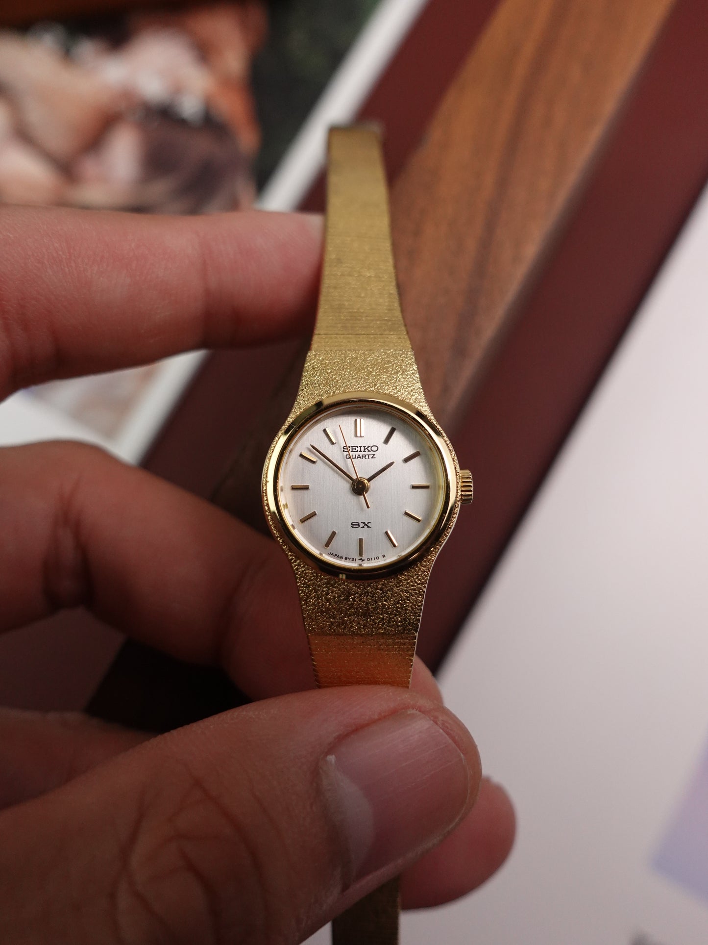 Ladies Seiko 8Y21-0020 with Hammered Case in Gold