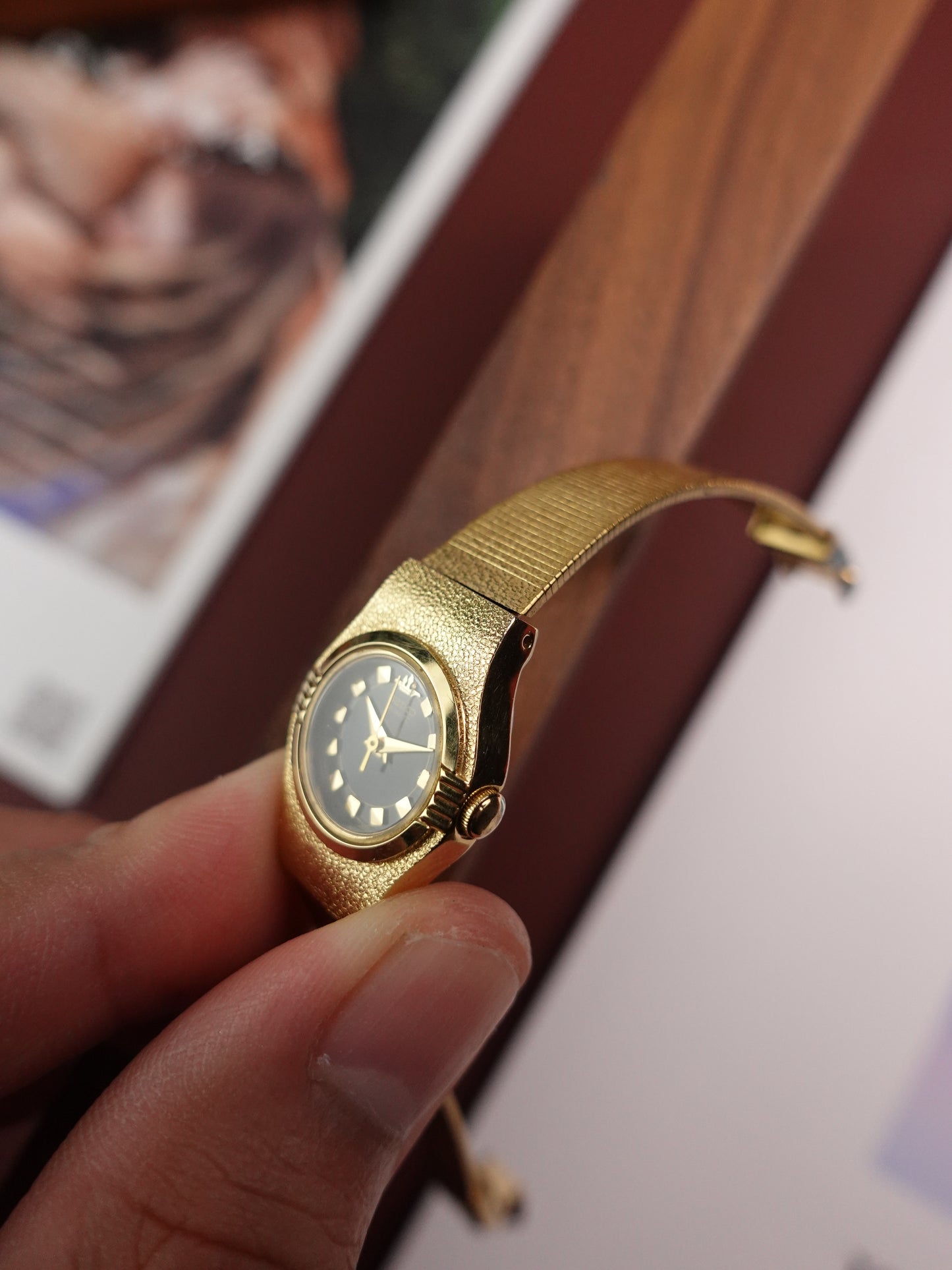 Ladies Seiko Galaxy with hammered case & bracelet
