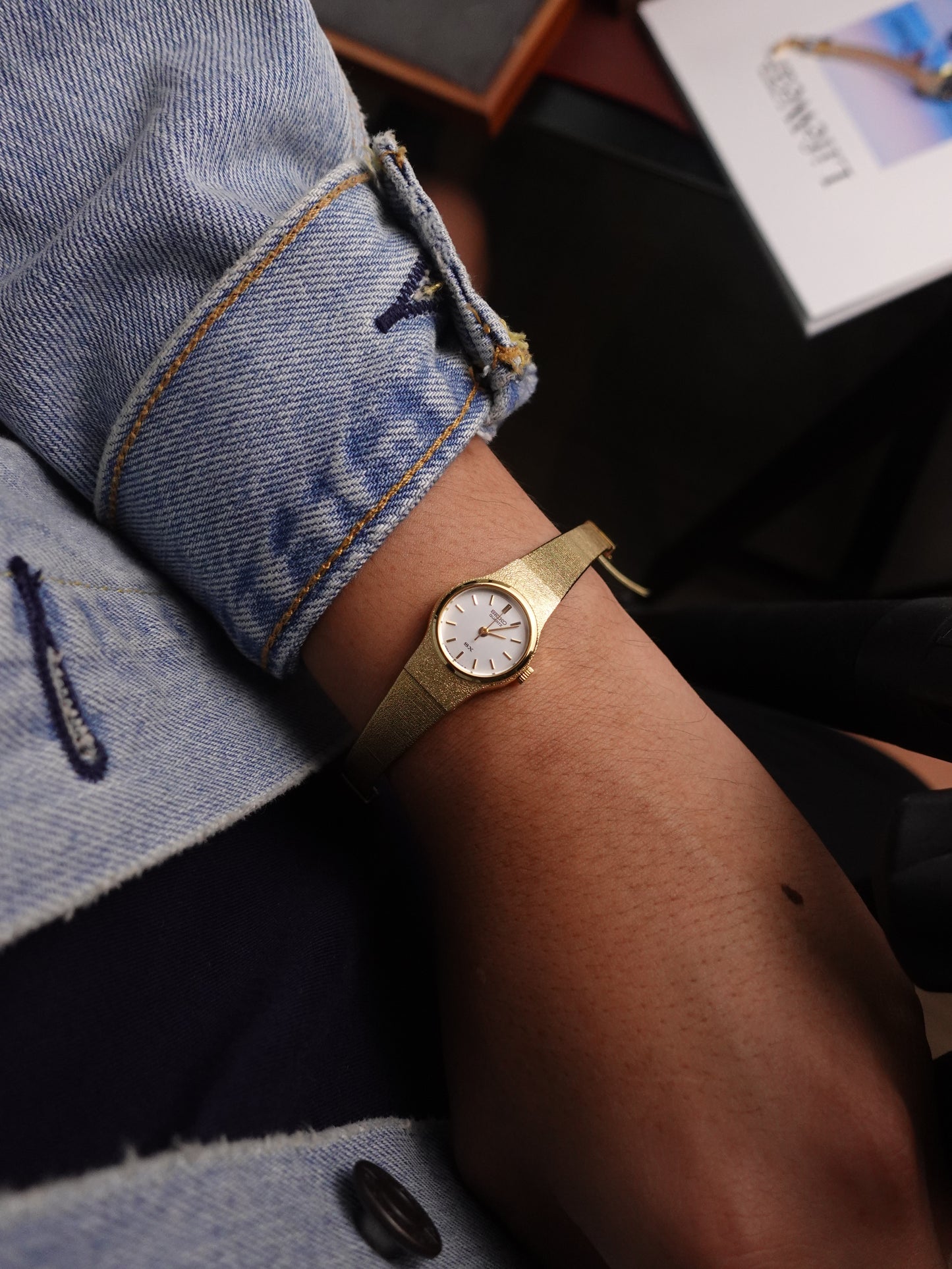 Ladies Seiko 8Y21-0020 with Hammered Case in Gold