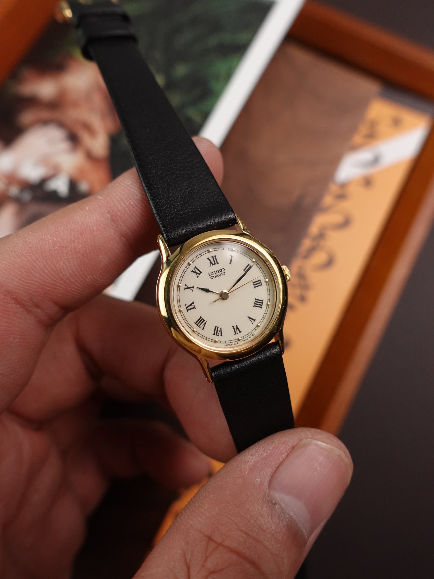 Ladies Seiko Quartz Classic (original box, instruction, buckle)