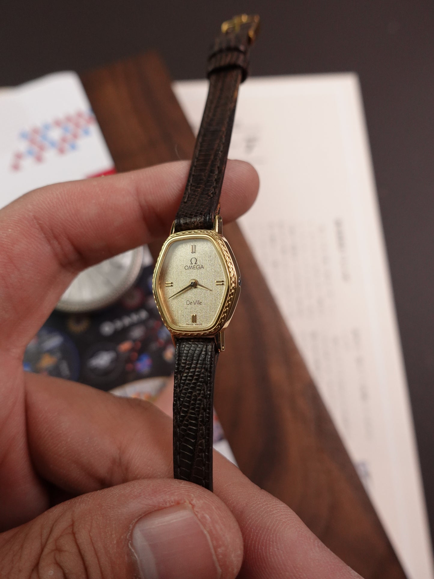 Ladies Omega "Hexa" Quartz with Art Deco Case and linen Dial