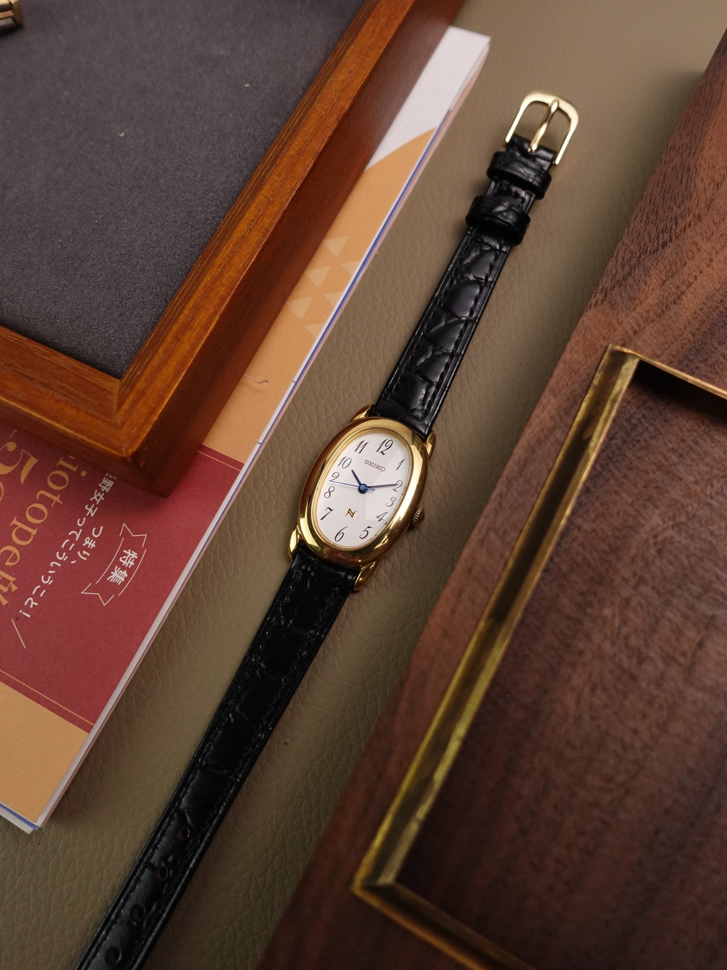 Seiko Ladies "Baignoire" Gold