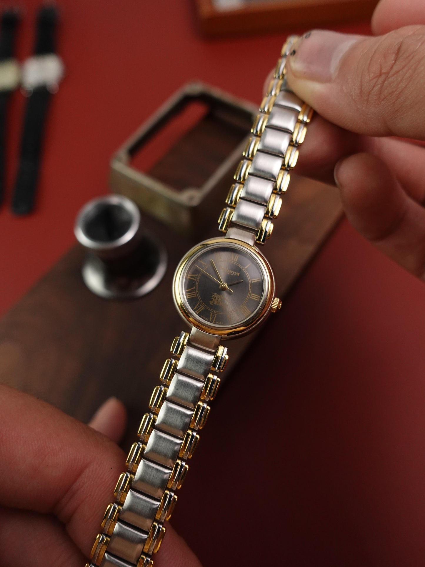 Ladies Burberry sunburst grey dial Full-set Box + Papers + links