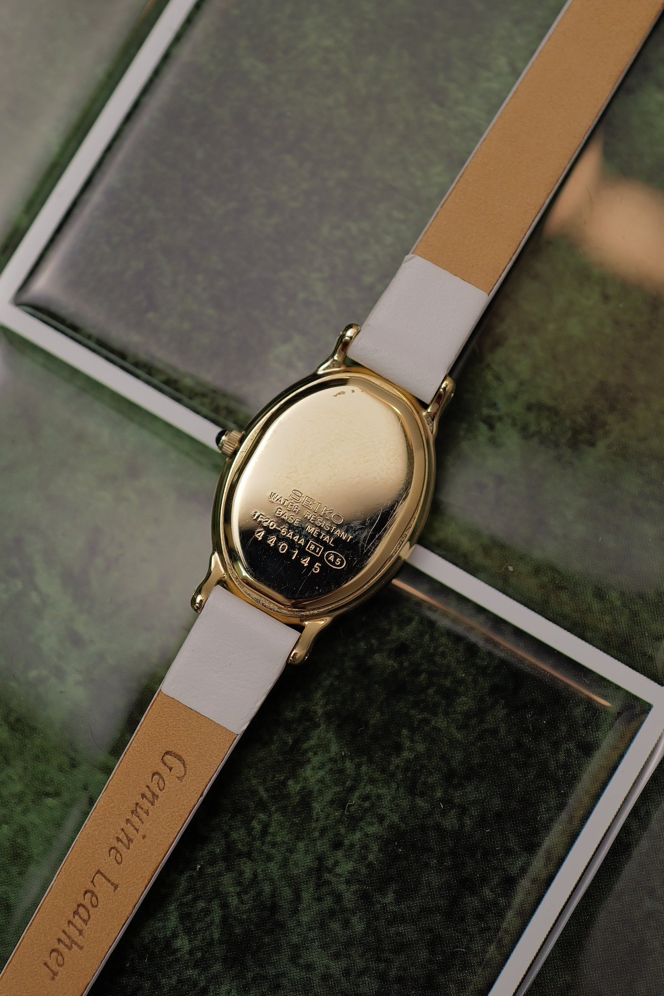 Seiko Exceline Mother of Pearl 1F20-2500 with beaded Bezel Special Dial engraving