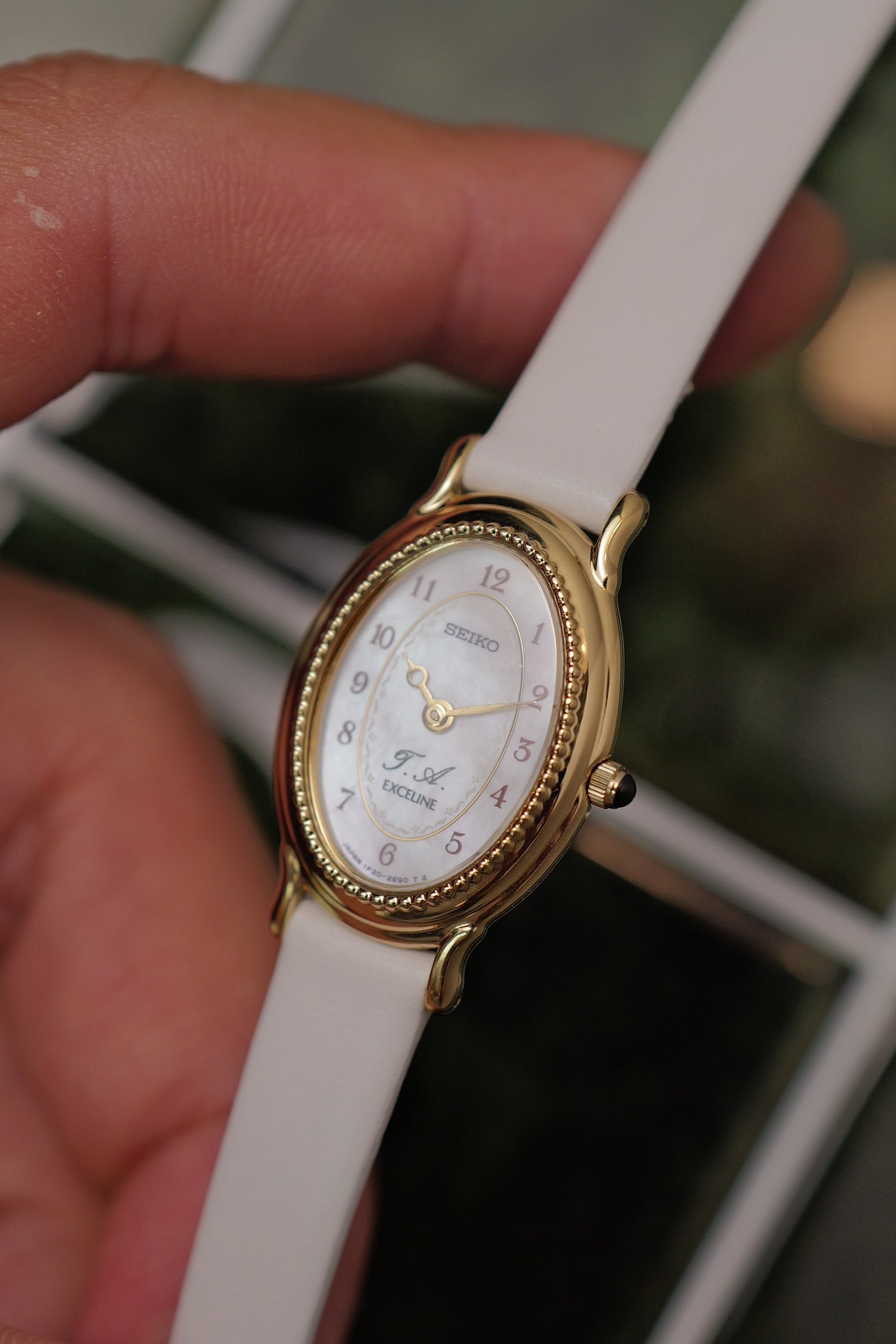 Seiko Exceline Mother of Pearl 1F20-2500 with beaded Bezel Special Dial engraving