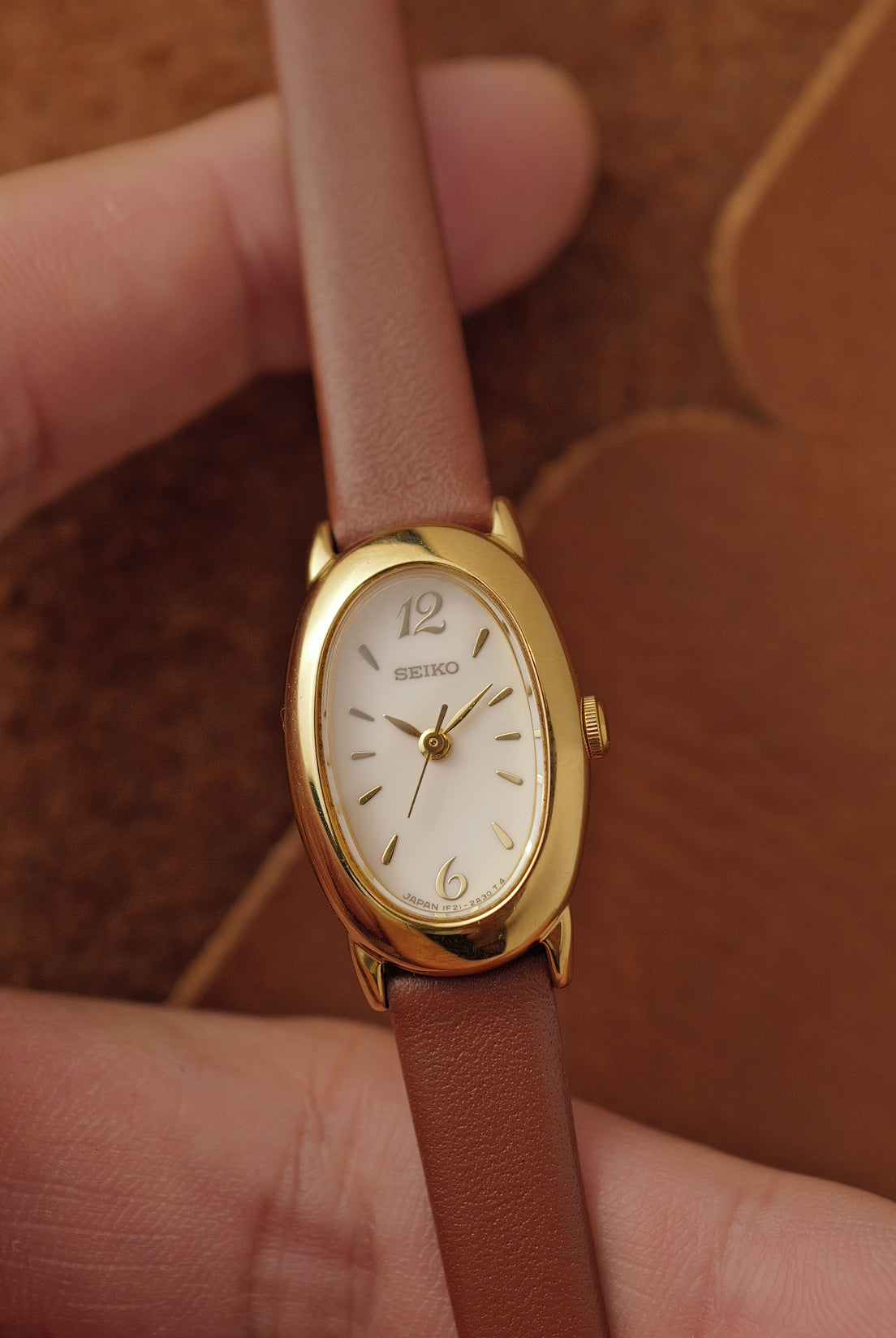 Seiko Ladies "Baignoire" Mini in Gold