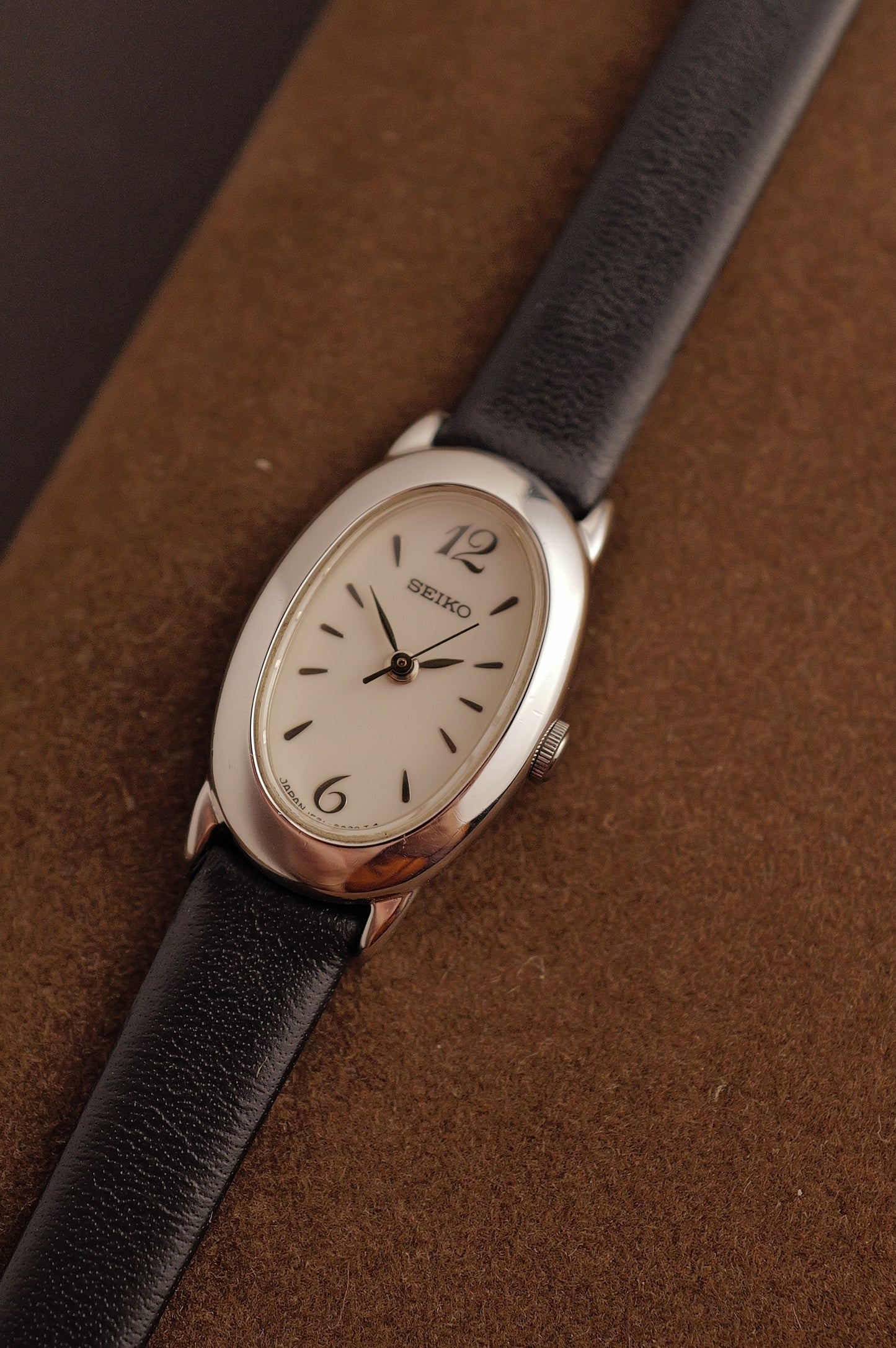 Seiko Ladies "Baignoire" Mini in steel Circa. 1989