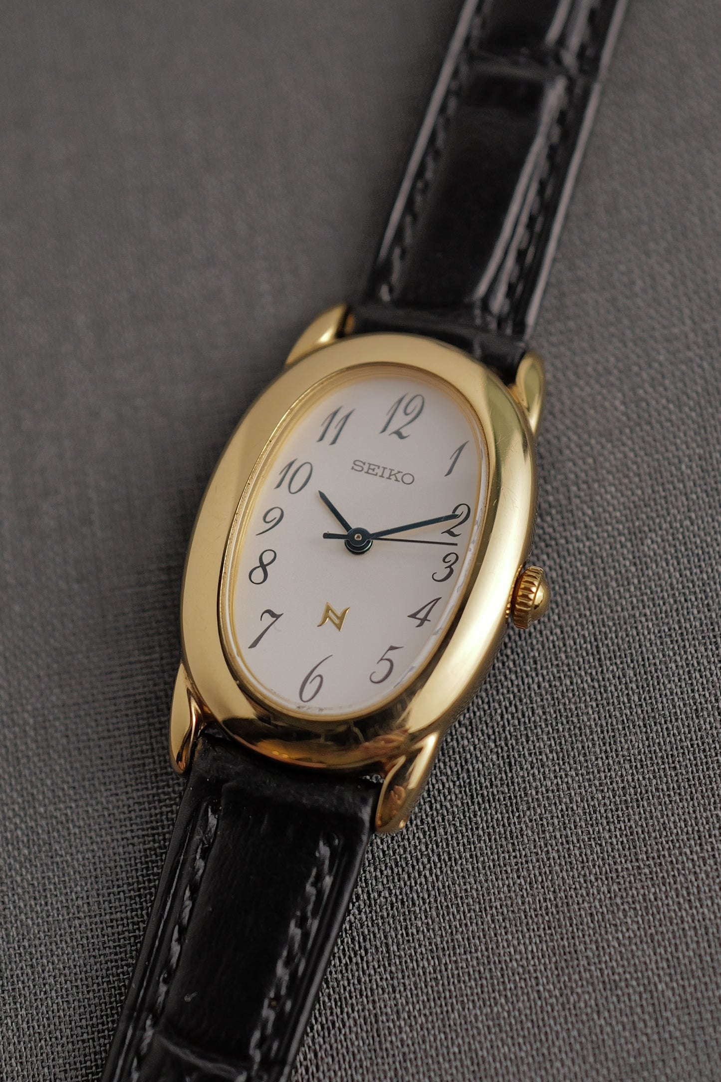 Seiko Ladies "Baignoire" Gold Circa. 1995