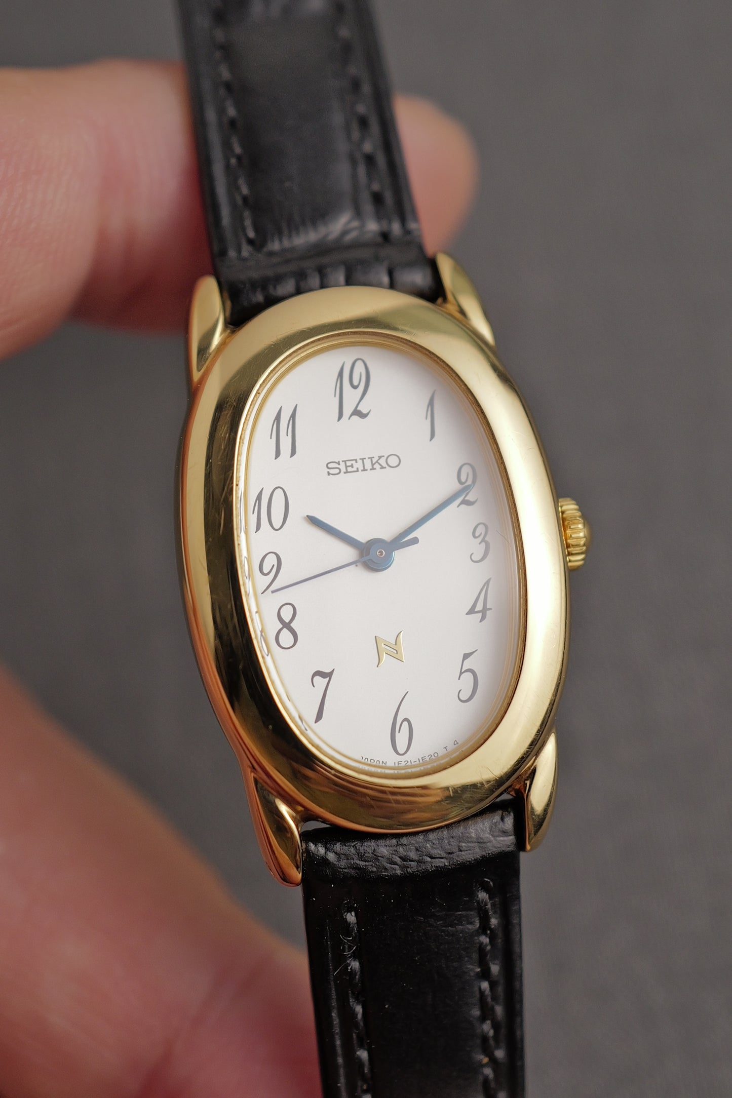 Seiko Ladies "Baignoire" Gold Circa. 1995