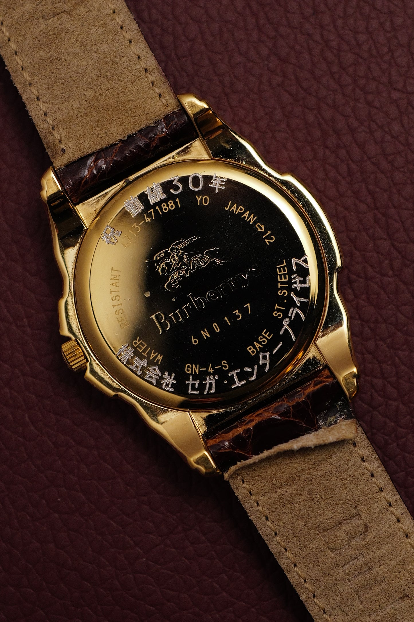 Men's Burberry Classic Quartz in gold 4713-471881
