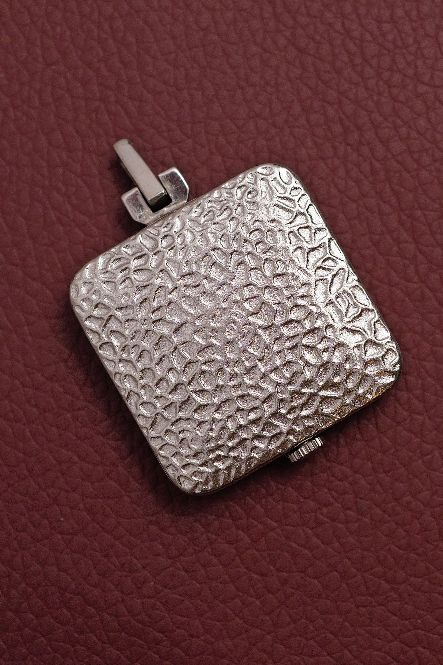Seiko Hammered Case Pendent 21-1100S