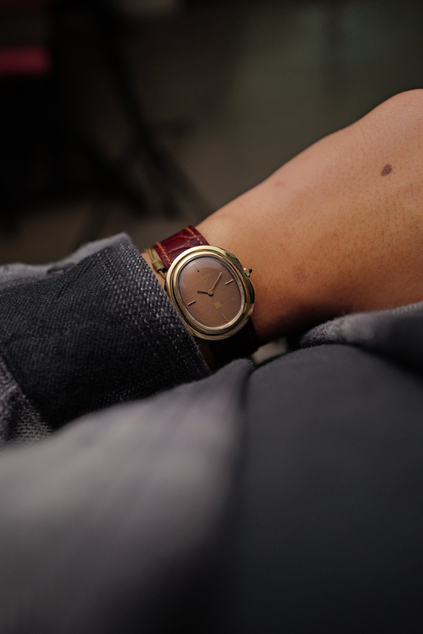 Lanvin "pebble" step case manual winding