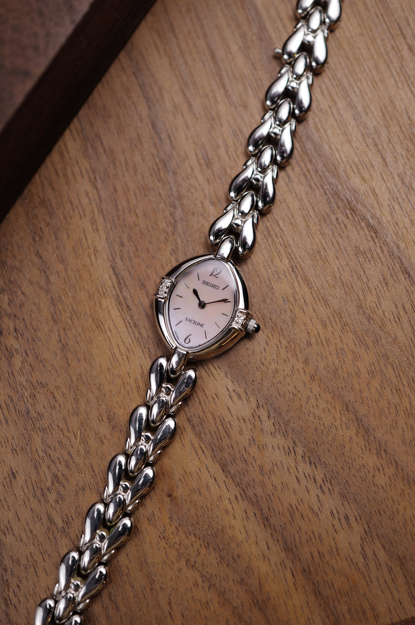 Seiko Exceline Mother of Pearl dial Tear-drop Bracelet 1F20-2J50