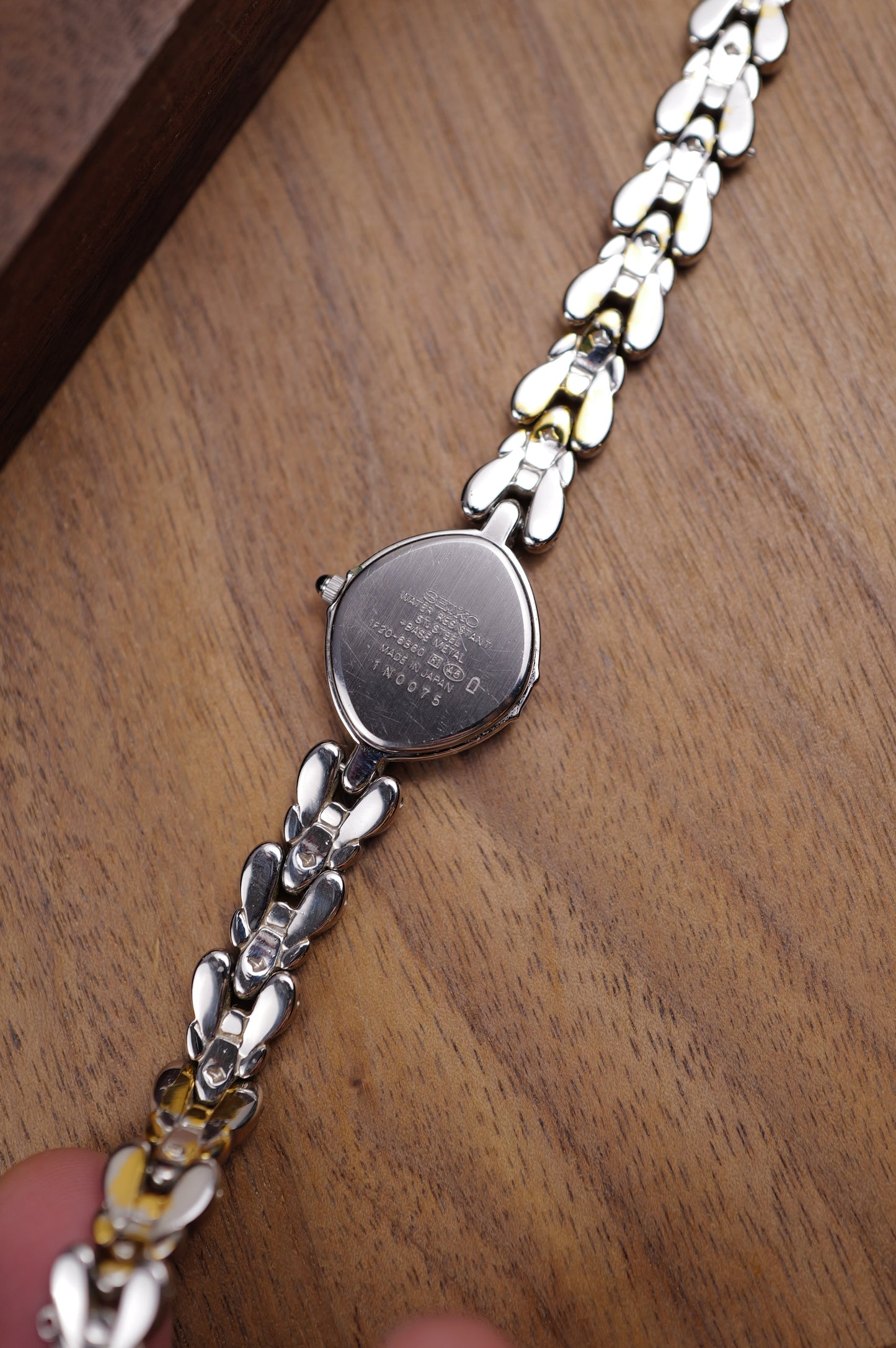 Seiko Exceline Mother of Pearl dial Tear-drop Bracelet 1F20-2J50