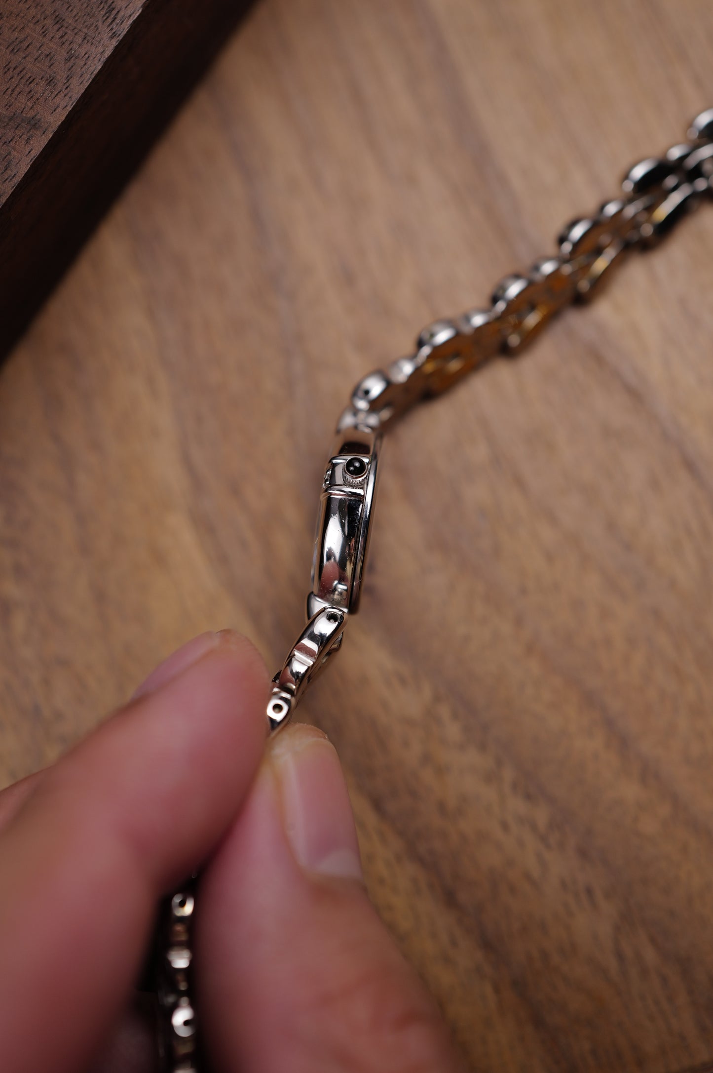 Seiko Exceline Mother of Pearl dial Tear-drop Bracelet 1F20-2J50