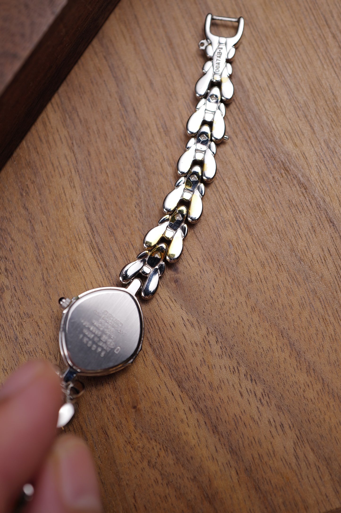 Seiko Exceline Mother of Pearl dial Tear-drop Bracelet 1F20-2J50