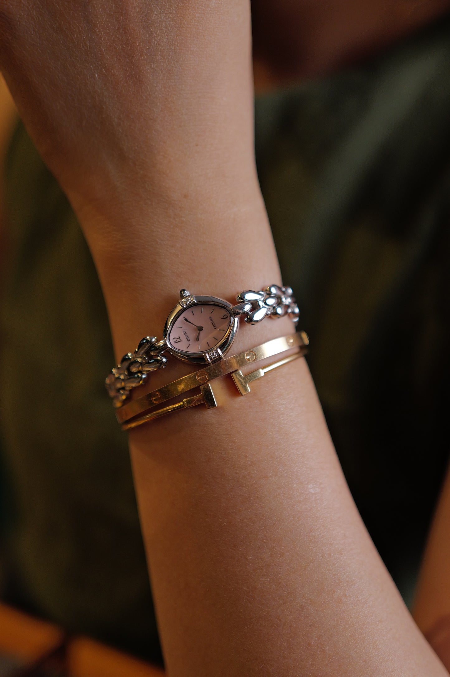 Seiko Exceline Mother of Pearl dial Tear-drop Bracelet 1F20-2J50