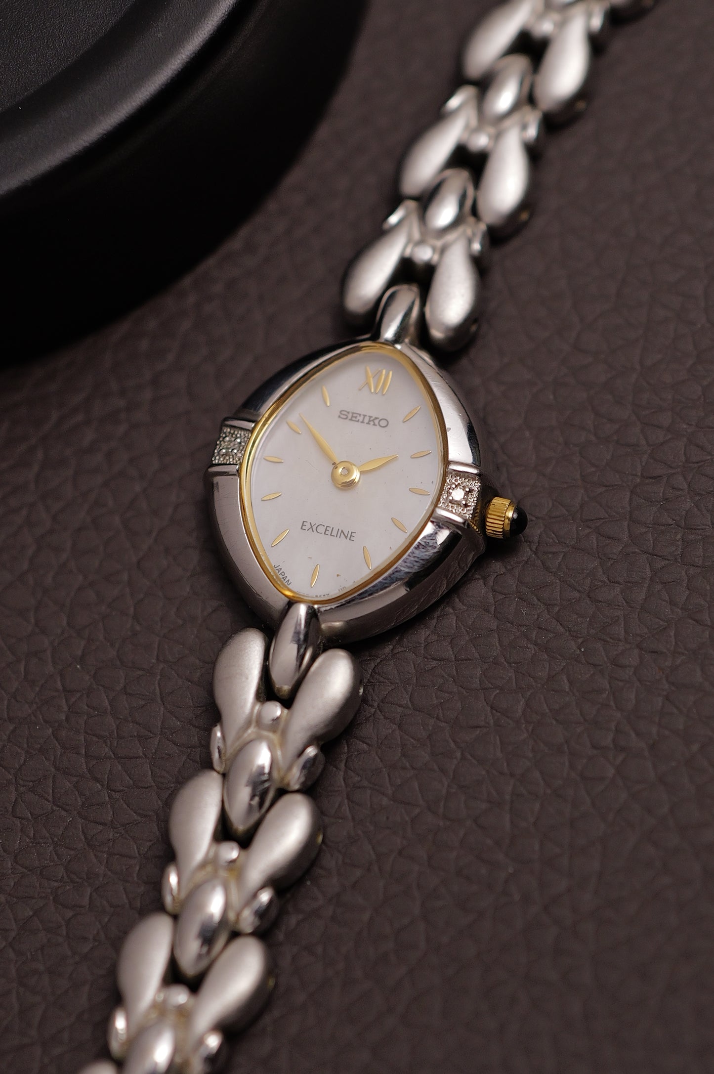 Seiko Exceline Mother of Pearl dial Tear-drop Bracelet 1F20-2J50