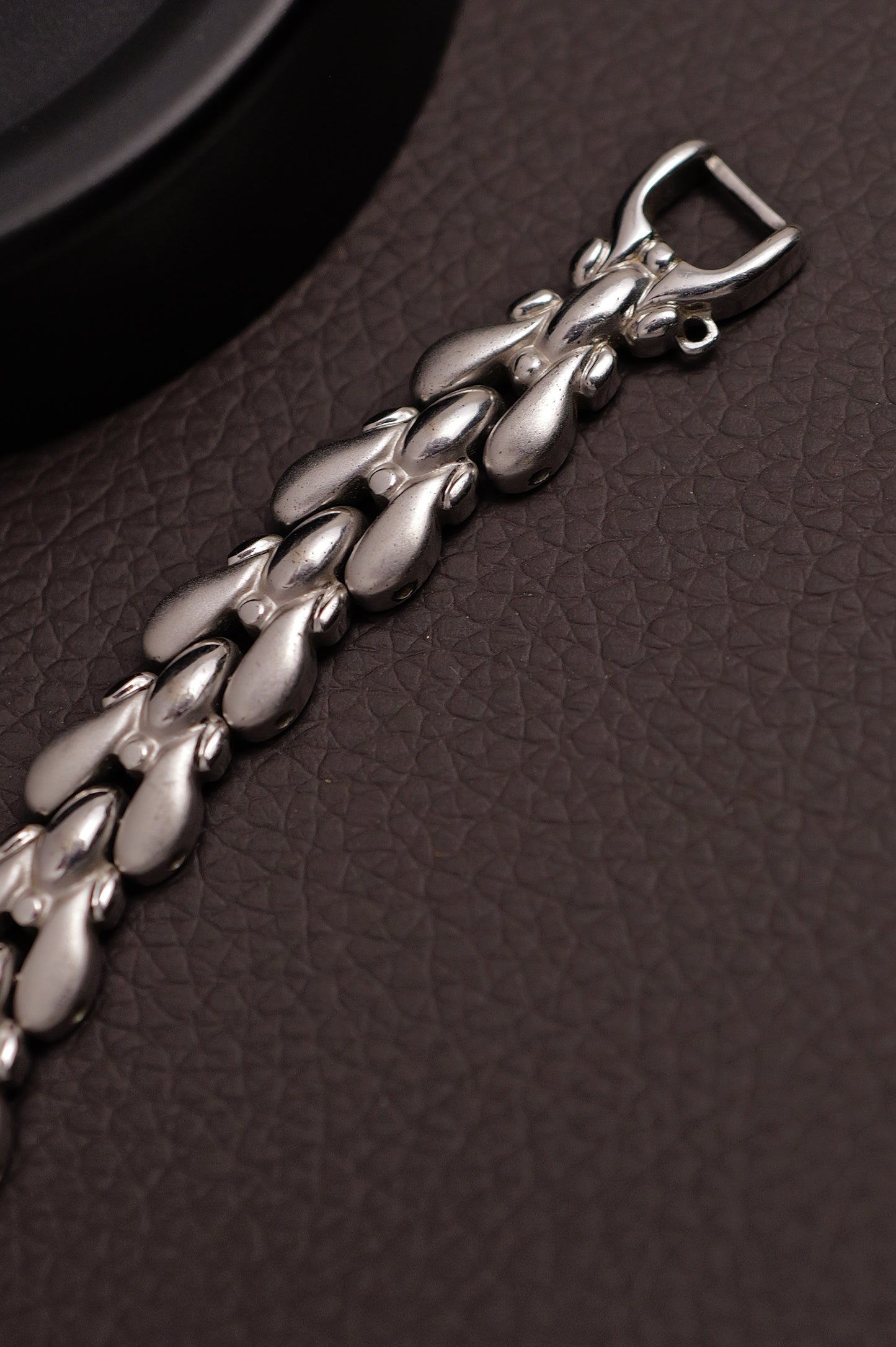 Seiko Exceline Mother of Pearl dial Tear-drop Bracelet 1F20-2J50