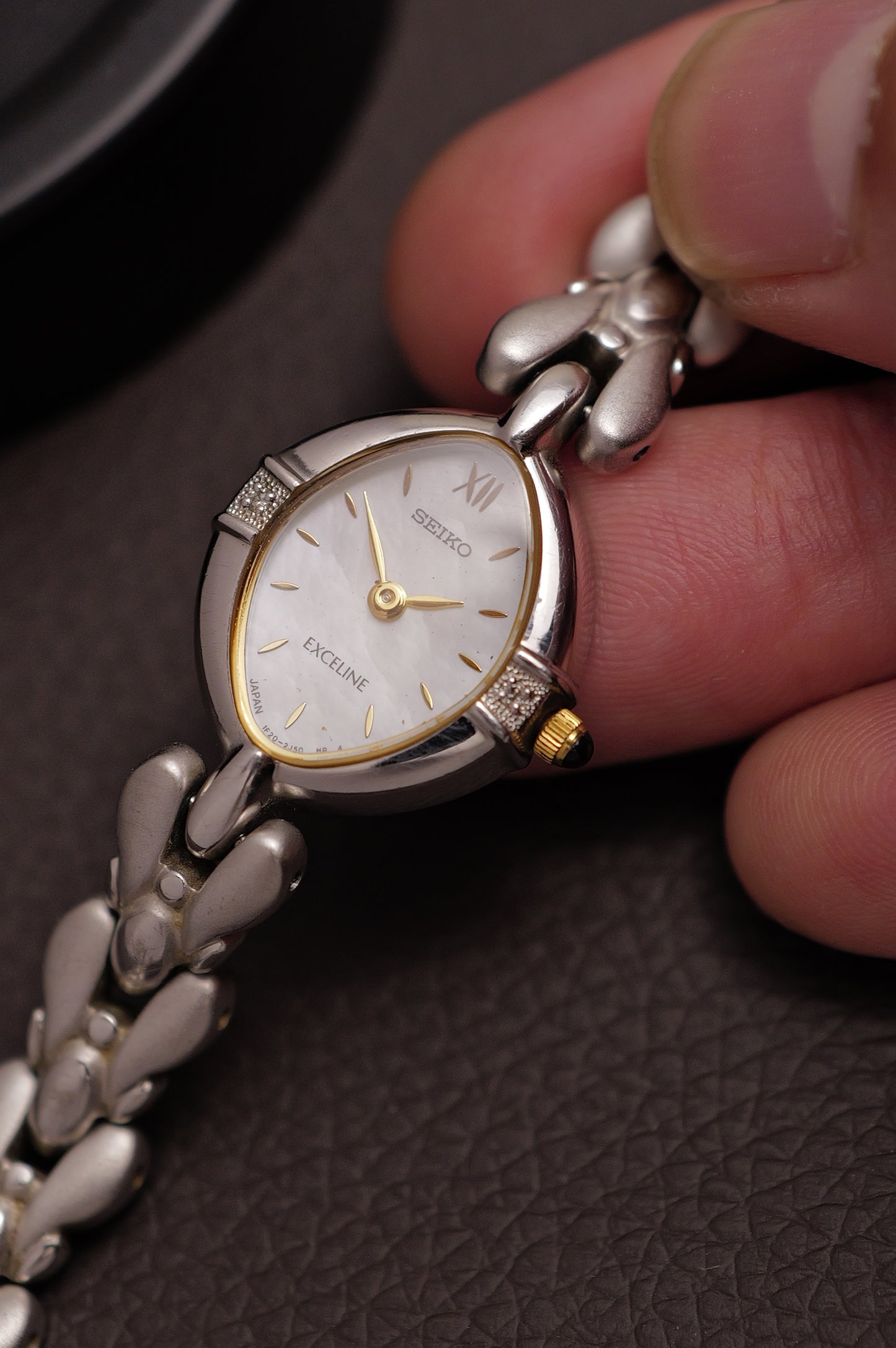 Seiko Exceline Mother of Pearl dial Tear-drop Bracelet 1F20-2J50