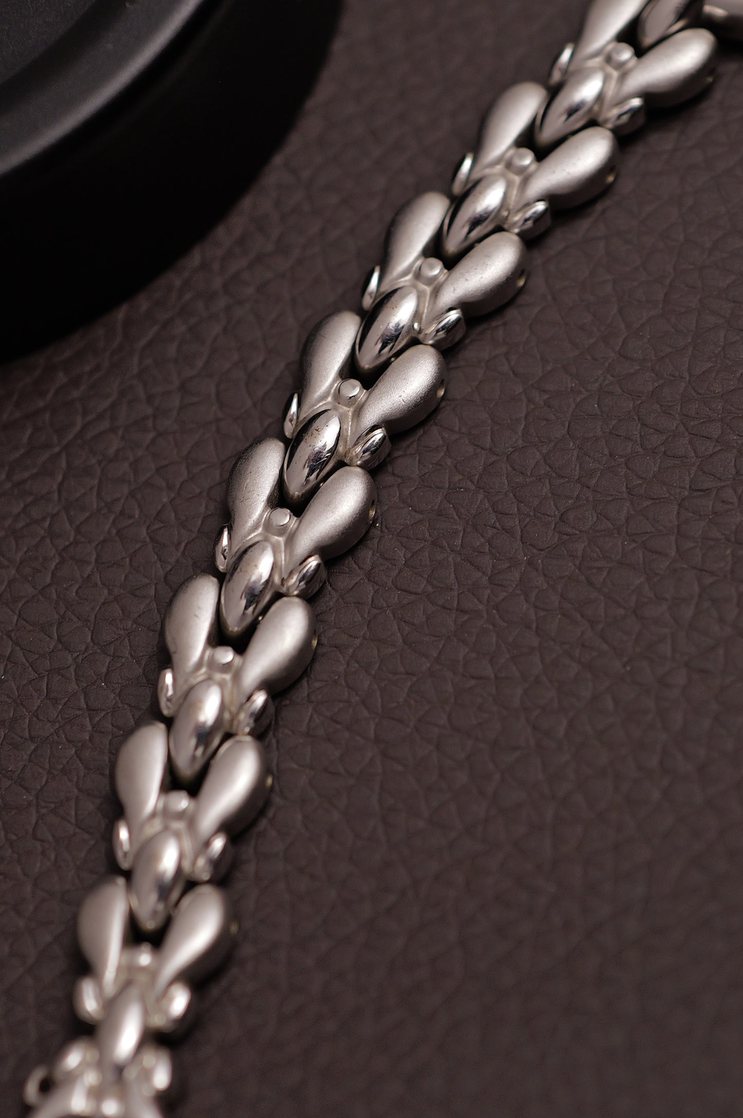 Seiko Exceline Mother of Pearl dial Tear-drop Bracelet 1F20-2J50